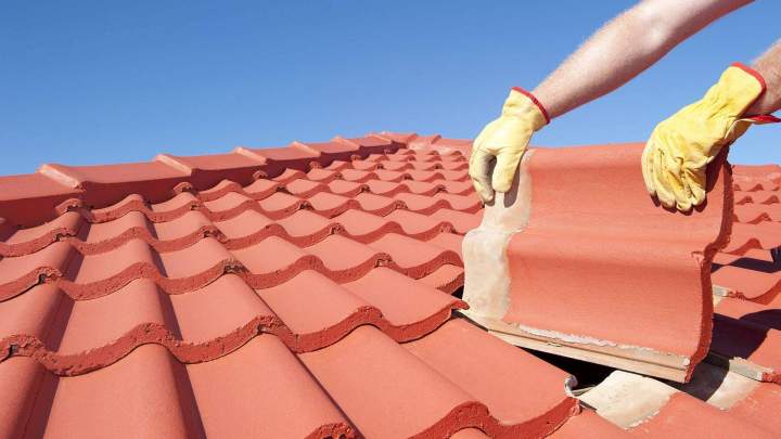 Tuile endommagée Arles